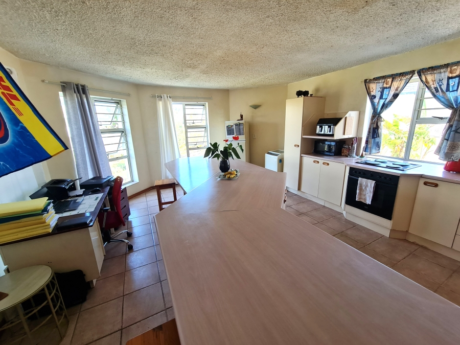 5 Bedroom Property for Sale in Wavecrest Eastern Cape